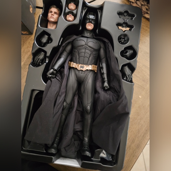 The Dark Knight Trilogy "Batman" - Picture 3 of 8